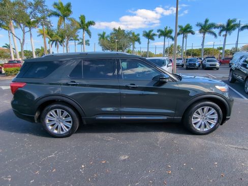 Certified 2022 Ford Explorer Limited w/ Equipment Group 301A image 3