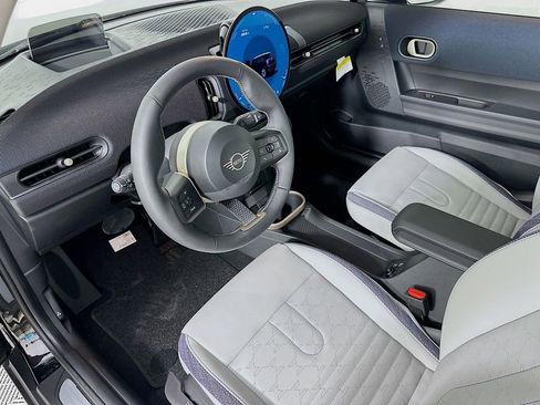 Certified 2025 MINI Cooper S image 9