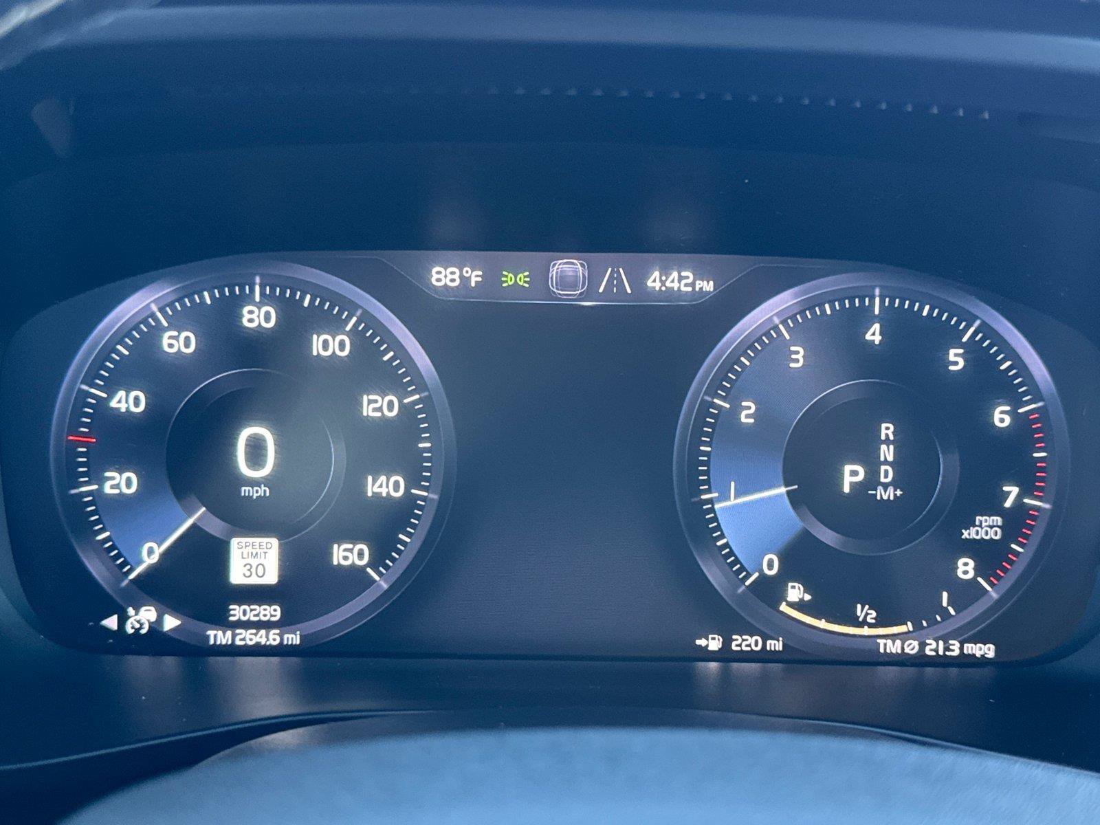 Used 2021 Volvo XC40 T5 R-Design w/ Protection Package AWD/4WD image 32