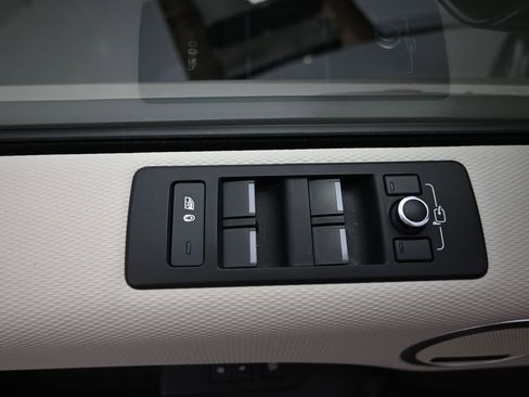 Used 2022 Land Rover Discovery S R-Dynamic AWD/4WD image 21