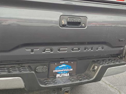 Used 2022 Toyota Tacoma TRD Off-Road w/ Black Out Package (TMS) image 15