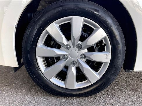 Used 2014 Toyota Corolla LE image 22