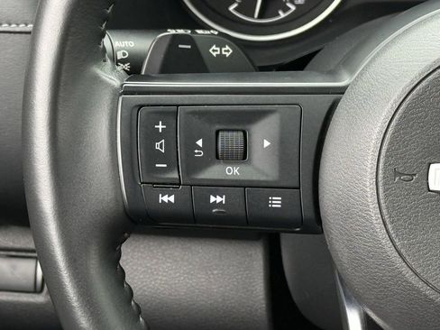 Used 2025 Nissan Pathfinder SV image 13