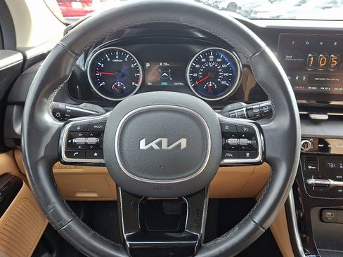 Certified 2022 Kia Carnival EX image 17