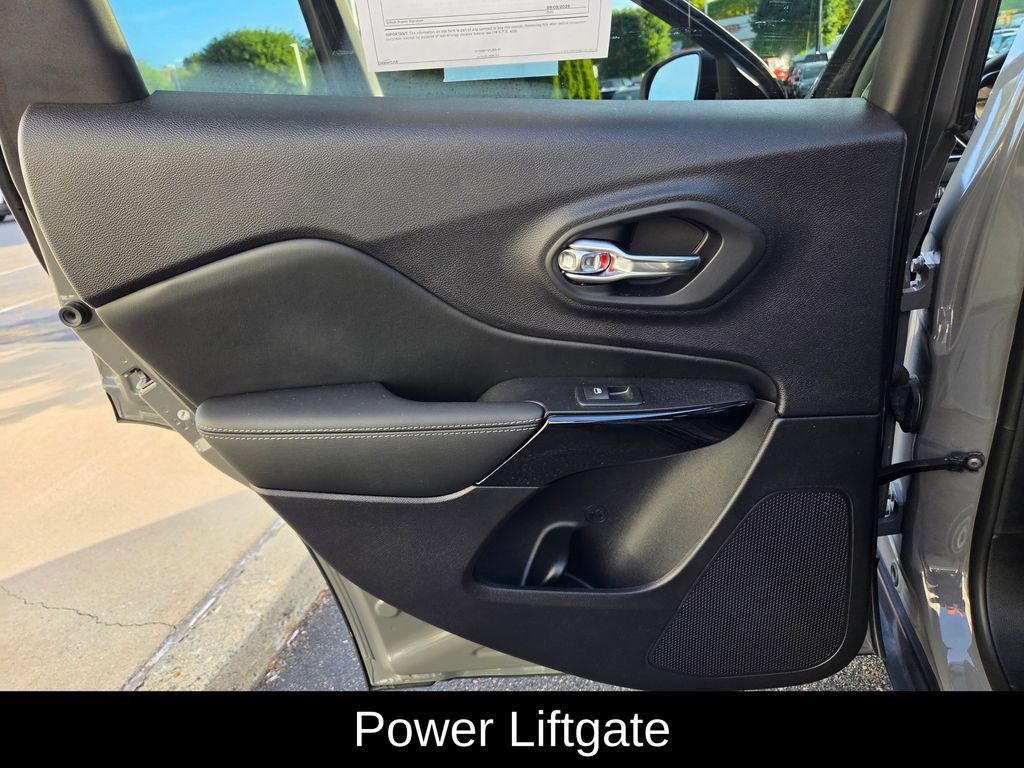 Used 2023 Jeep Cherokee Altitude Lux w/ Lux Elite Package AWD/4WD image 27