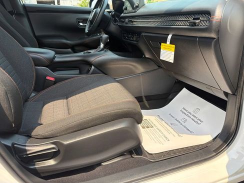 Used 2024 Honda HR-V Sport image 10
