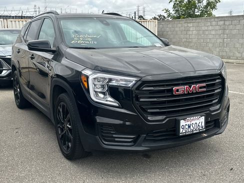 Used 2023 GMC Terrain SLE w/ Elevation Edition FWD image 2