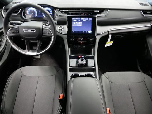 New 2025 Jeep Grand Cherokee Laredo w/ Luxury Tech Group I AWD/4WD image 18
