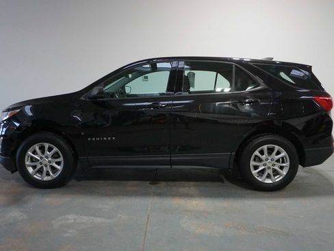 Used 2019 Chevrolet Equinox LS image 2