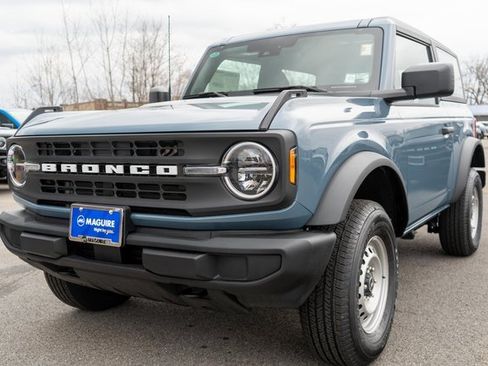 New 2025 Ford Bronco Base image 2