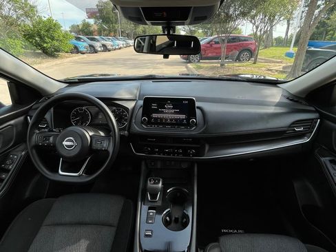 Used 2024 Nissan Rogue SV FWD image 10