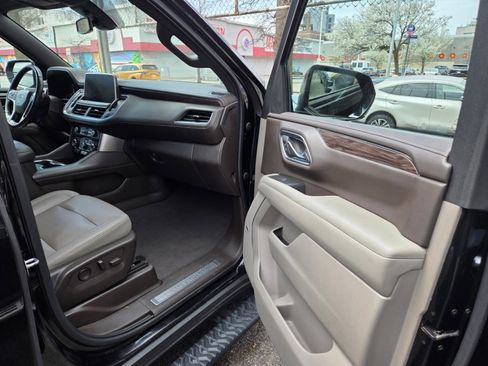 Used 2021 Chevrolet Suburban Z71 w/ Z71 Off-Road Package image 14