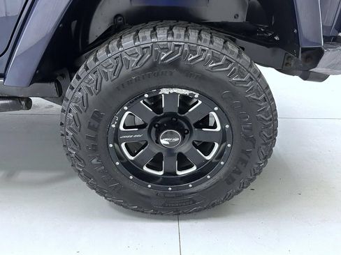 Used 2013 Jeep Wrangler Unlimited Sahara w/ Connectivity Group AWD/4WD image 22