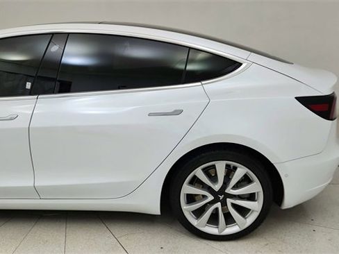 Used 2019 Tesla Model 3 Standard Range Plus image 10