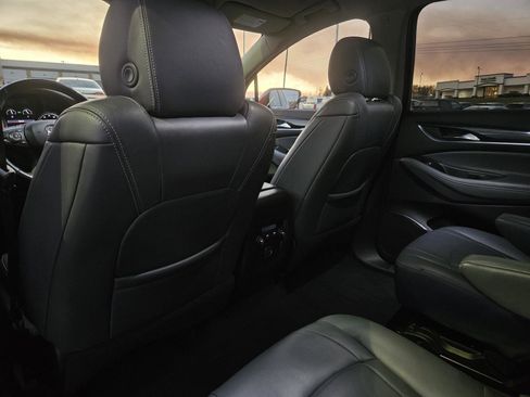 Used 2021 Buick Enclave Essence image 25