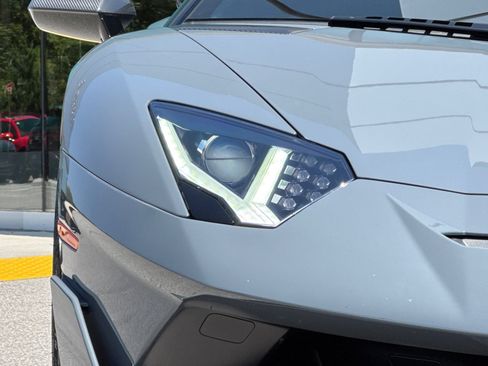 Used 2020 Lamborghini Aventador SVJ AWD/4WD image 35