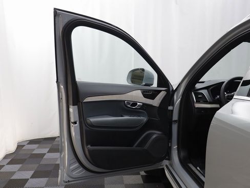 Used 2024 Volvo XC90 B6 Ultimate w/ Lounge Package image 5
