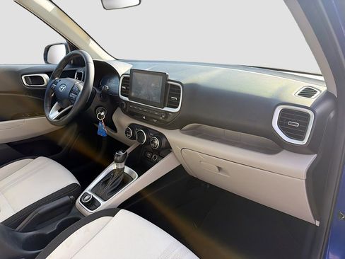 Used 2023 Hyundai Venue SEL image 12