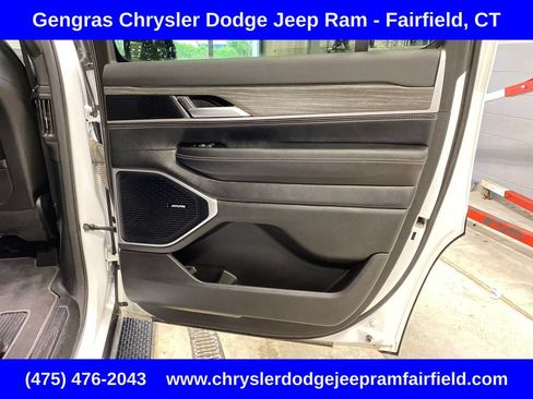 Certified 2024 Jeep Wagoneer Series III AWD/4WD image 43
