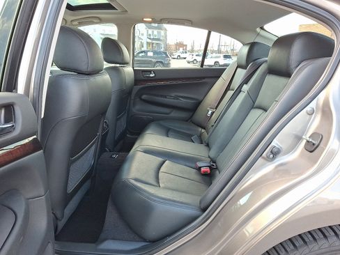 Used 2013 INFINITI G37 x w/ Premium Pkg image 11