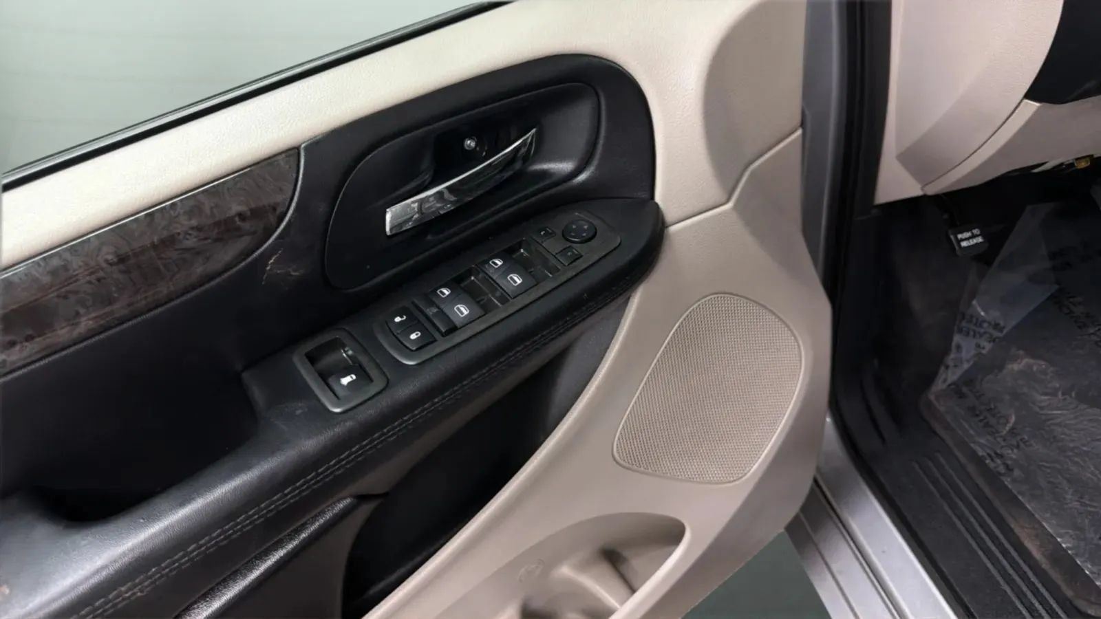 Used 2014 Dodge Grand Caravan SXT FWD image 15