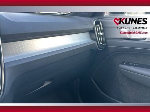 Used 2024 Volvo XC40 B5 Core image 29