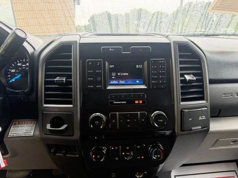 Used 2017 Ford F550 4x4 Regular Cab Super Duty image 11