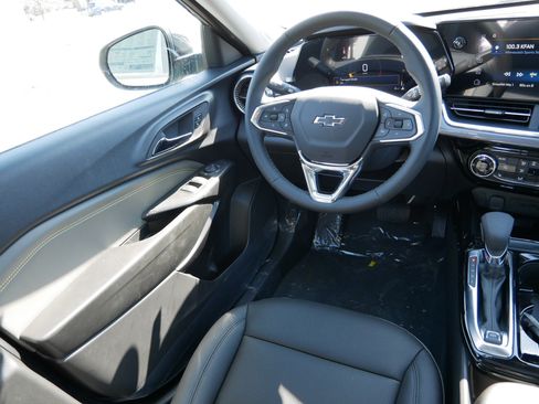 New 2026 Chevrolet Trax ACTIV w/ Sunroof Package FWD image 12