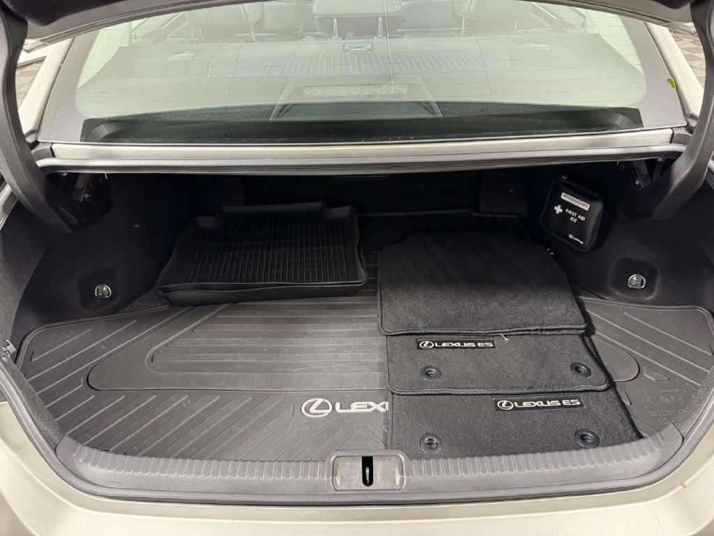 Used 2021 Lexus ES 300h w/ Accessory Package 2 FWD image 14