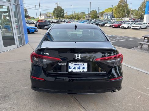 Used 2023 Honda Civic Sport image 5