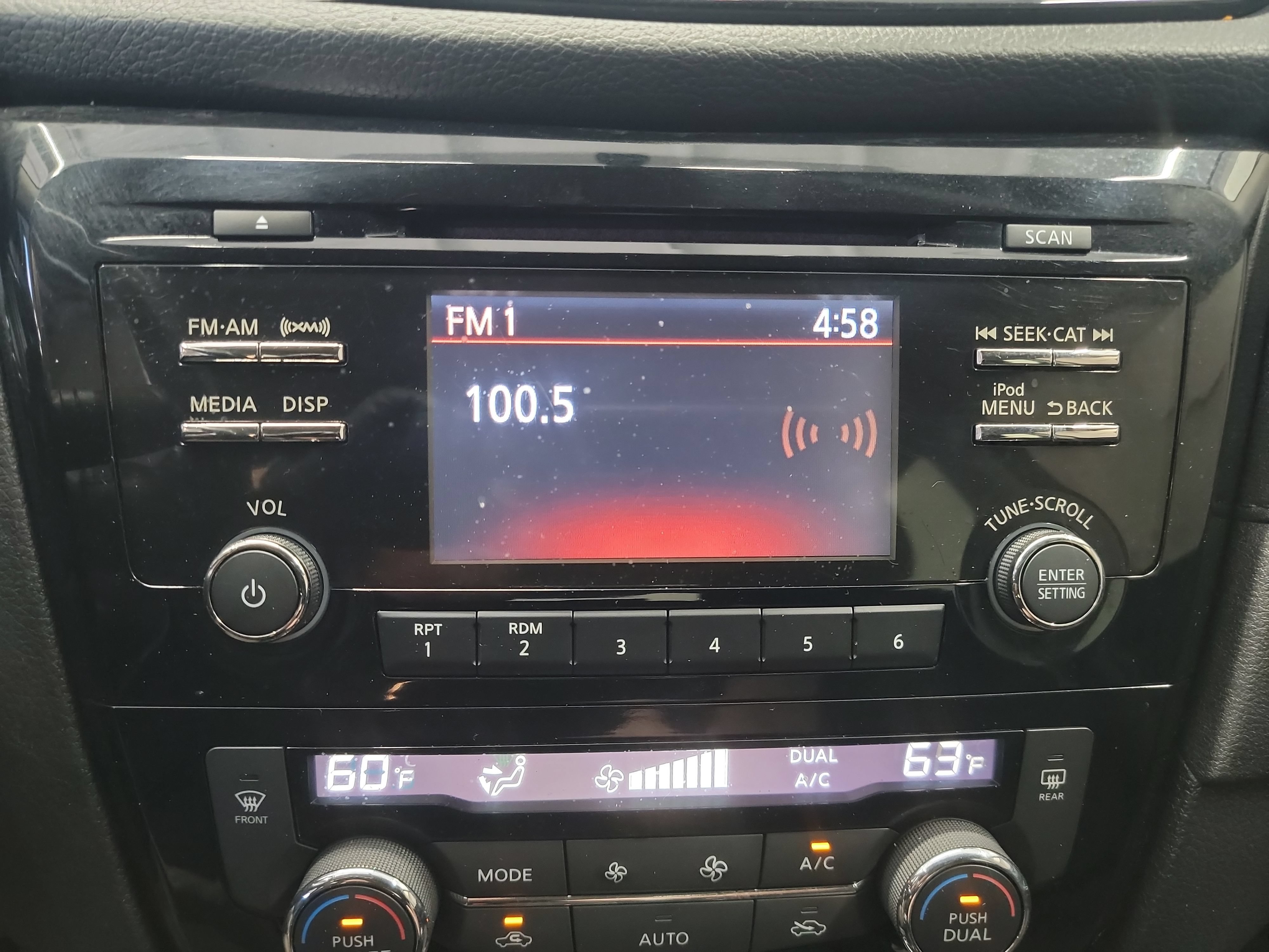 Used 2017 Nissan Rogue SV AWD/4WD image 22