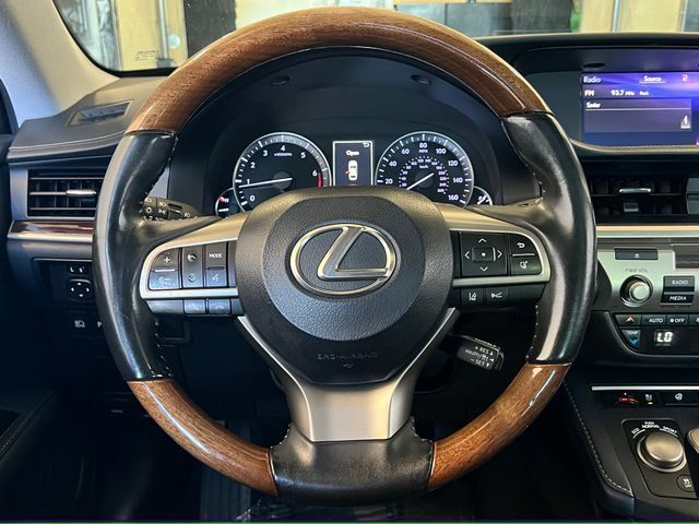 Used 2018 Lexus ES 350 w/ Luxury Package w/Wood Trim FWD image 36