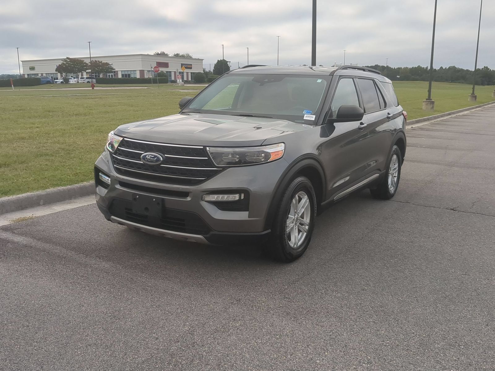 Used 2022 Ford Explorer XLT w/ Equipment Group 202A RWD image 7