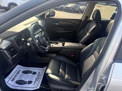 Used 2023 Nissan Rogue SV w/ SV Premium B Package image 10