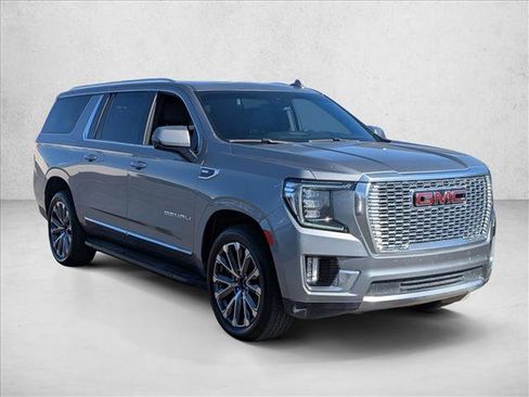 Used 2023 GMC Yukon XL Denali image 3