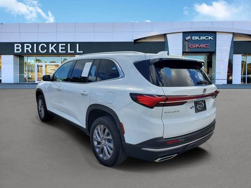 Used 2025 Buick Enclave Preferred image 4