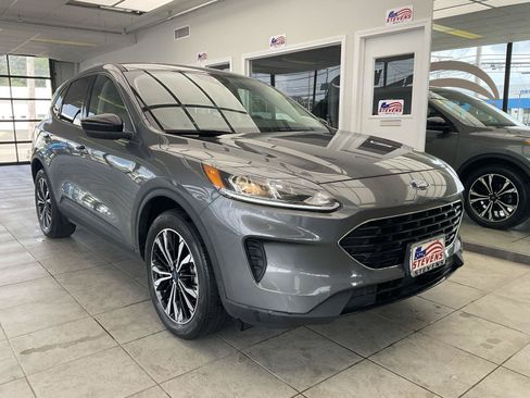 Used 2022 Ford Escape SE w/ SE Sport Appearance Package AWD/4WD image 1