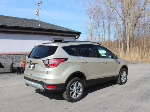 Used 2018 Ford Escape SE image 4