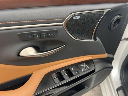 Used 2025 Lexus ES 300h Ultra Luxury image 28