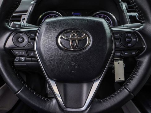 Used 2020 Toyota Camry SE FWD image 12