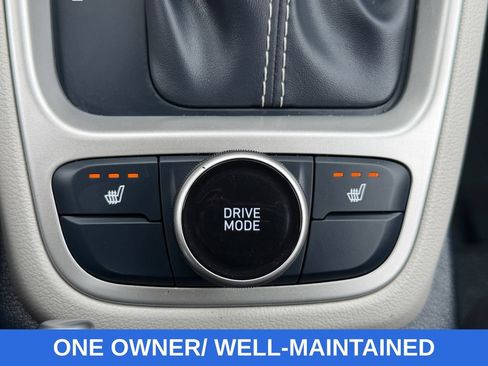 Used 2023 Hyundai Venue Limited FWD image 16