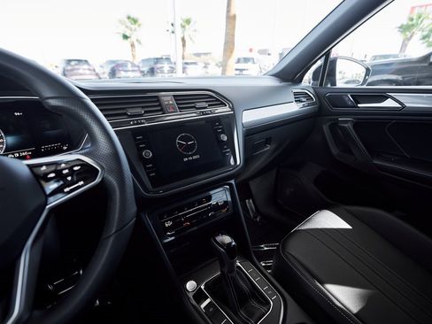 Used 2024 Volkswagen Tiguan SE R-Line image 44