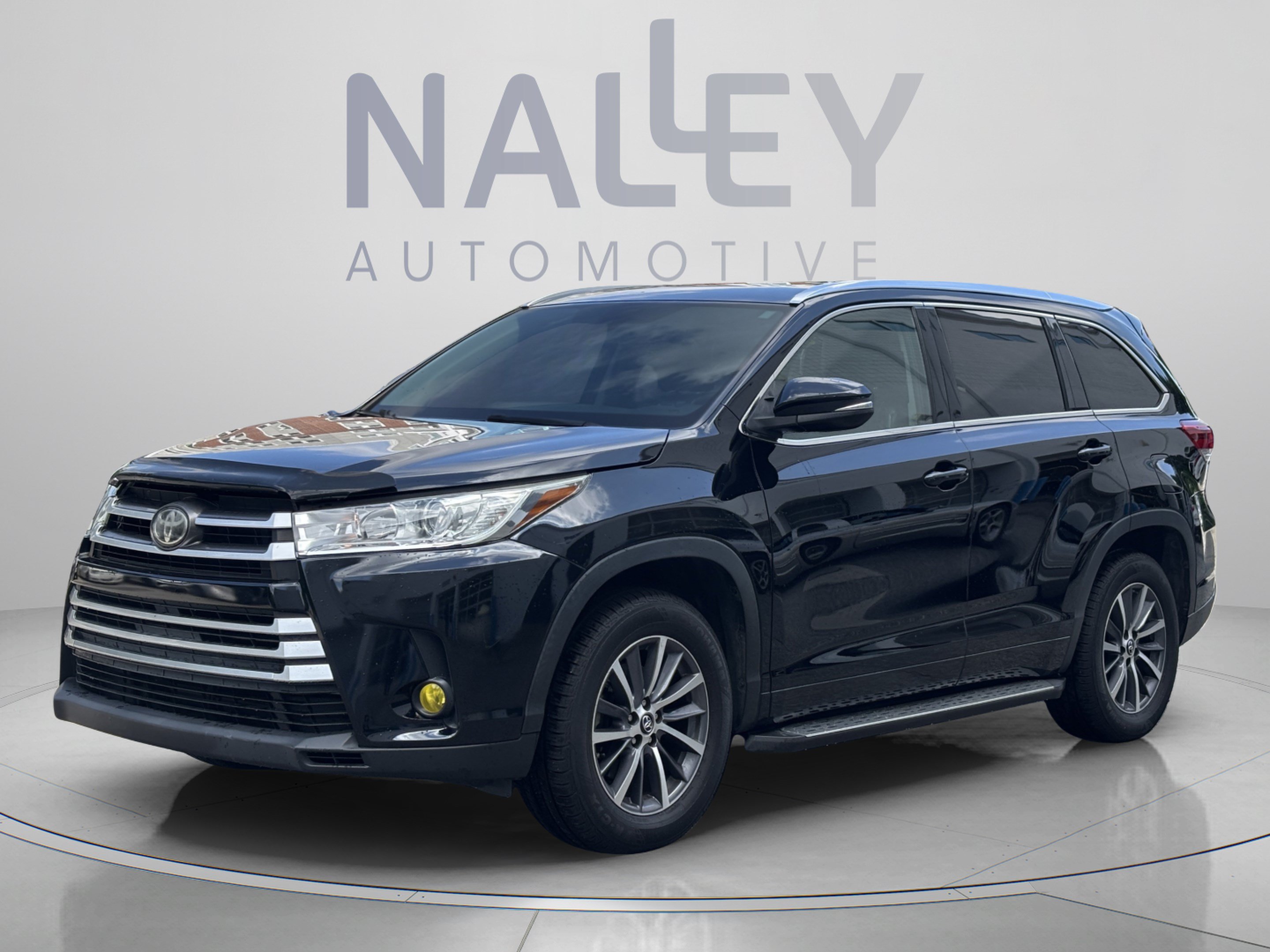 Used 2017 Toyota Highlander XLE FWD image 1