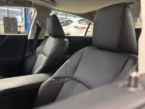 Used 2025 Lexus ES 350 w/ Premium Package image 24