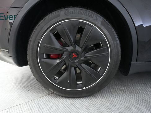 Used 2022 Tesla Model Y Long Range AWD/4WD image 22