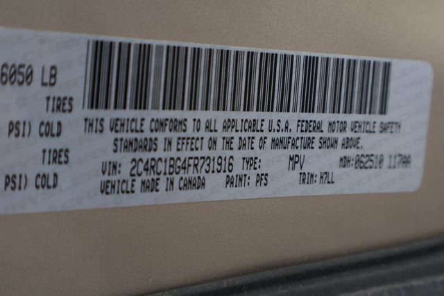 Used 2015 Chrysler Town & Country Touring FWD image 29