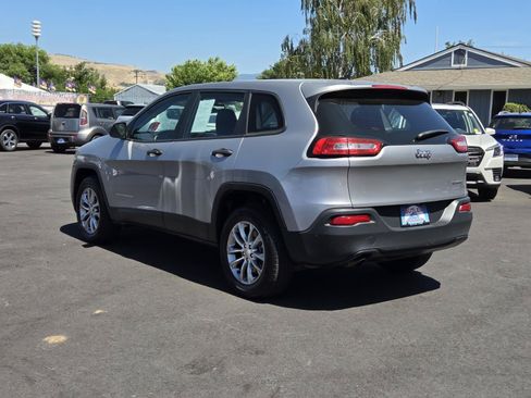 Used 2016 Jeep Cherokee Sport AWD/4WD image 7
