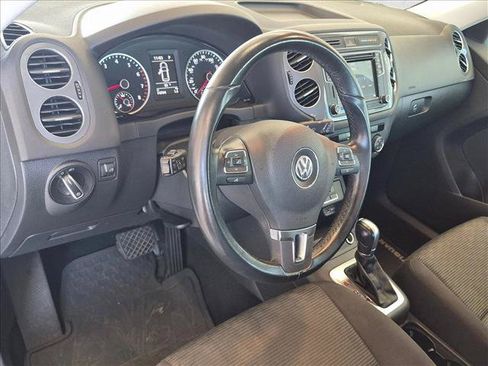 Used 2018 Volkswagen Tiguan Limited w/ Premium Package FWD image 10