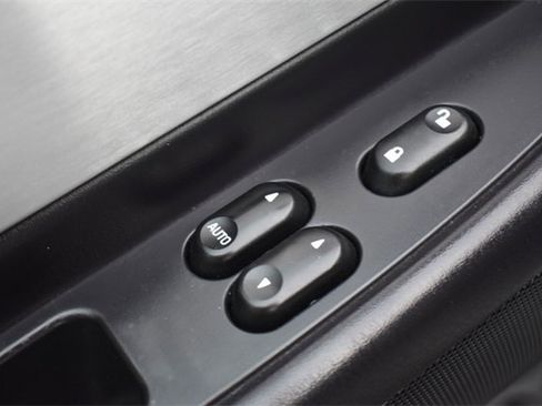 Used 2003 Ford Thunderbird Base image 18