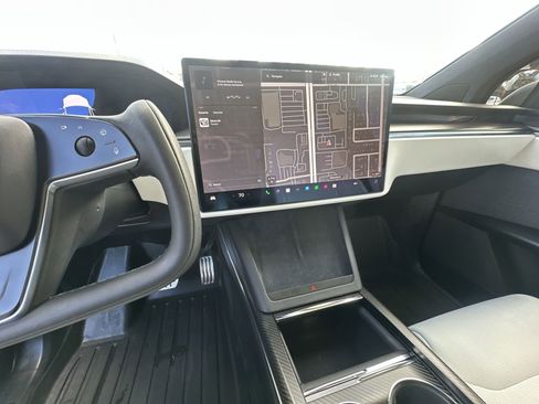 Used 2022 Tesla Model X Plaid image 24